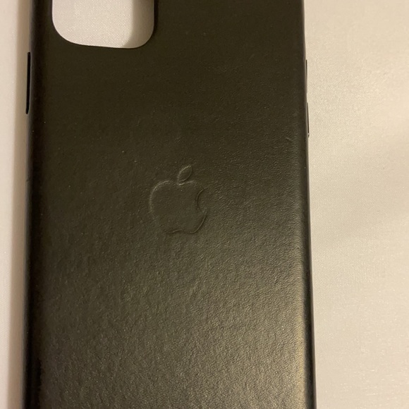 Apple iPhone 11 Pro Max Leather Case - Black - Picture 6 of 7